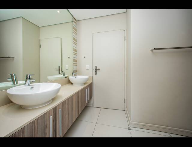 2 BEDROOM APARTMENT TO LET IN ROSEBANK